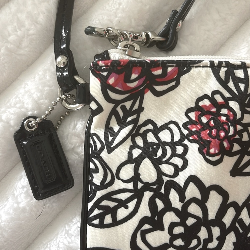 Coach Poppy Floral Wristlet with Black and Red Accents EUC
No Callouts - Picture 5 of 10